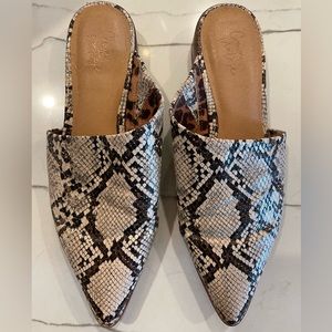 Crown Vintage Snakeskin Slides, Size 8